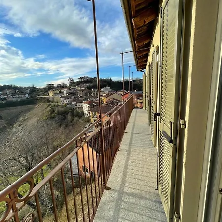 Locanda Del Bricco Pt Cisterna dʼAsti Buitenkant foto